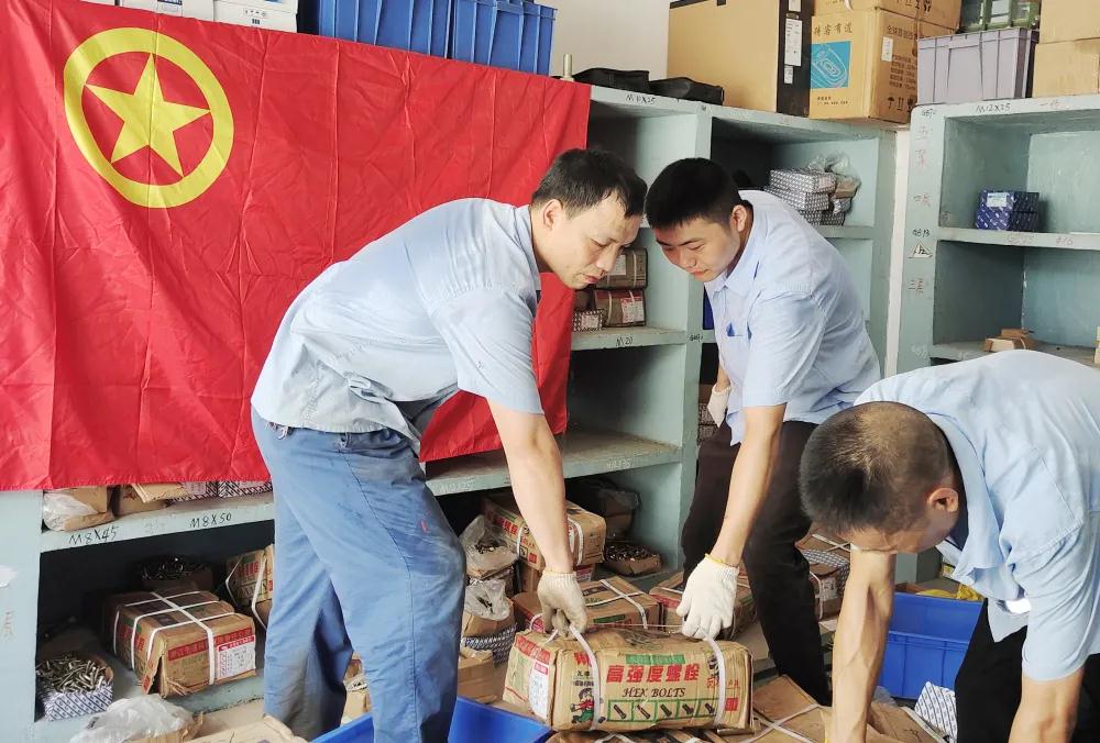 當好生力軍 青年勇?lián)?jpg